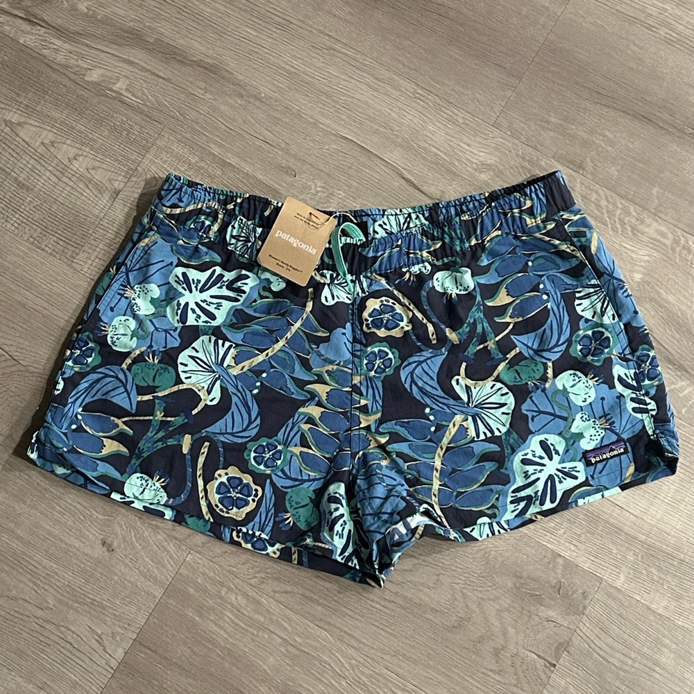 PATAGONIA | Women’s BARELY BAGGIES SHORTS - 2 1/2 IN.